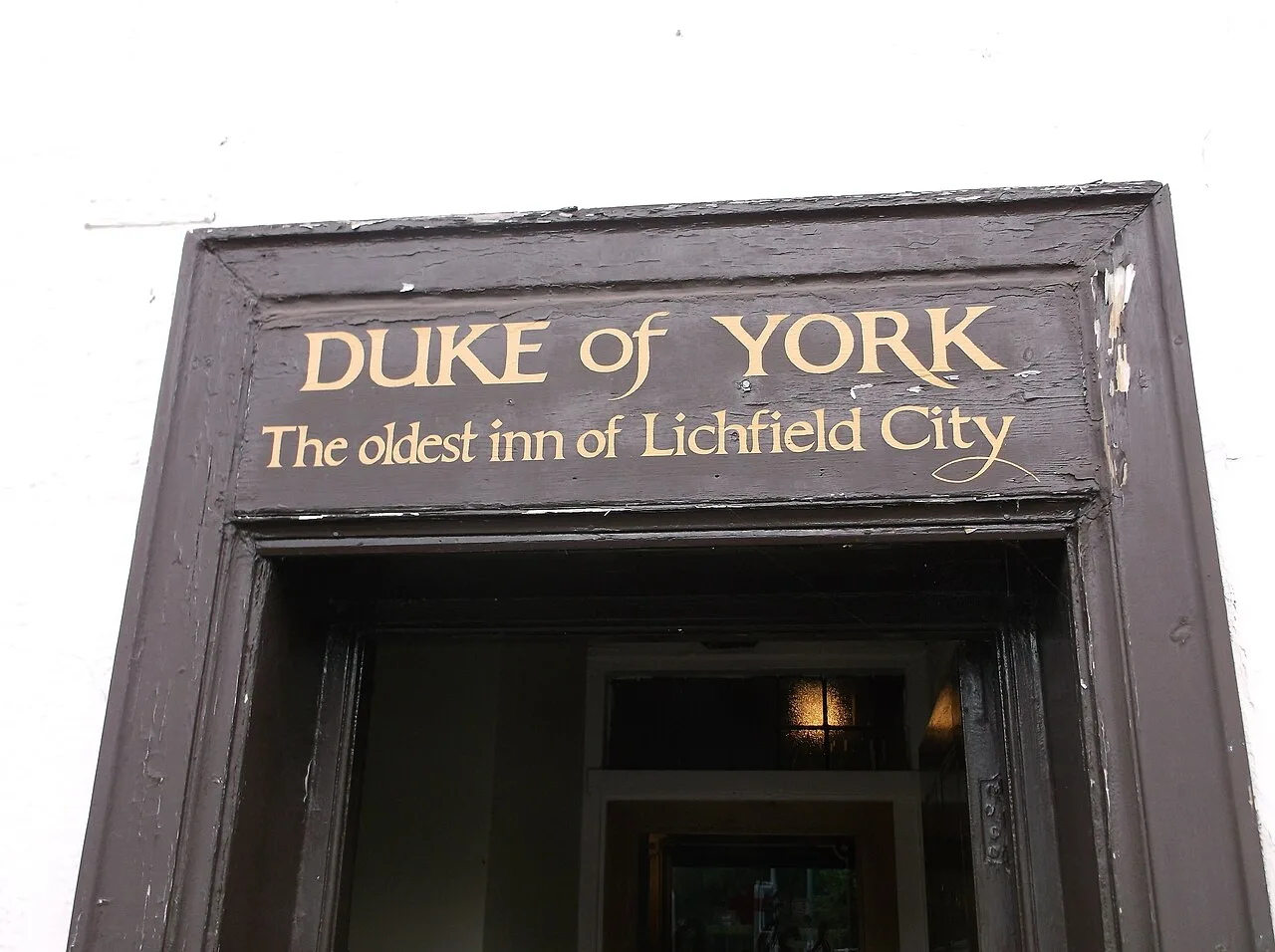 Painted sign over the Duke of York doorway reading Duke of York, The oldest inn of Lichfield City